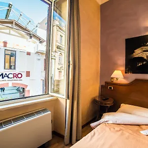 Otel Kent, Roma