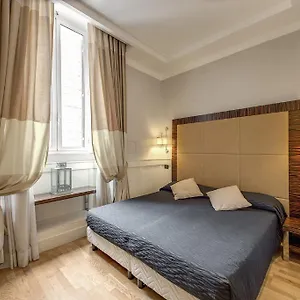 Otel 939, Roma